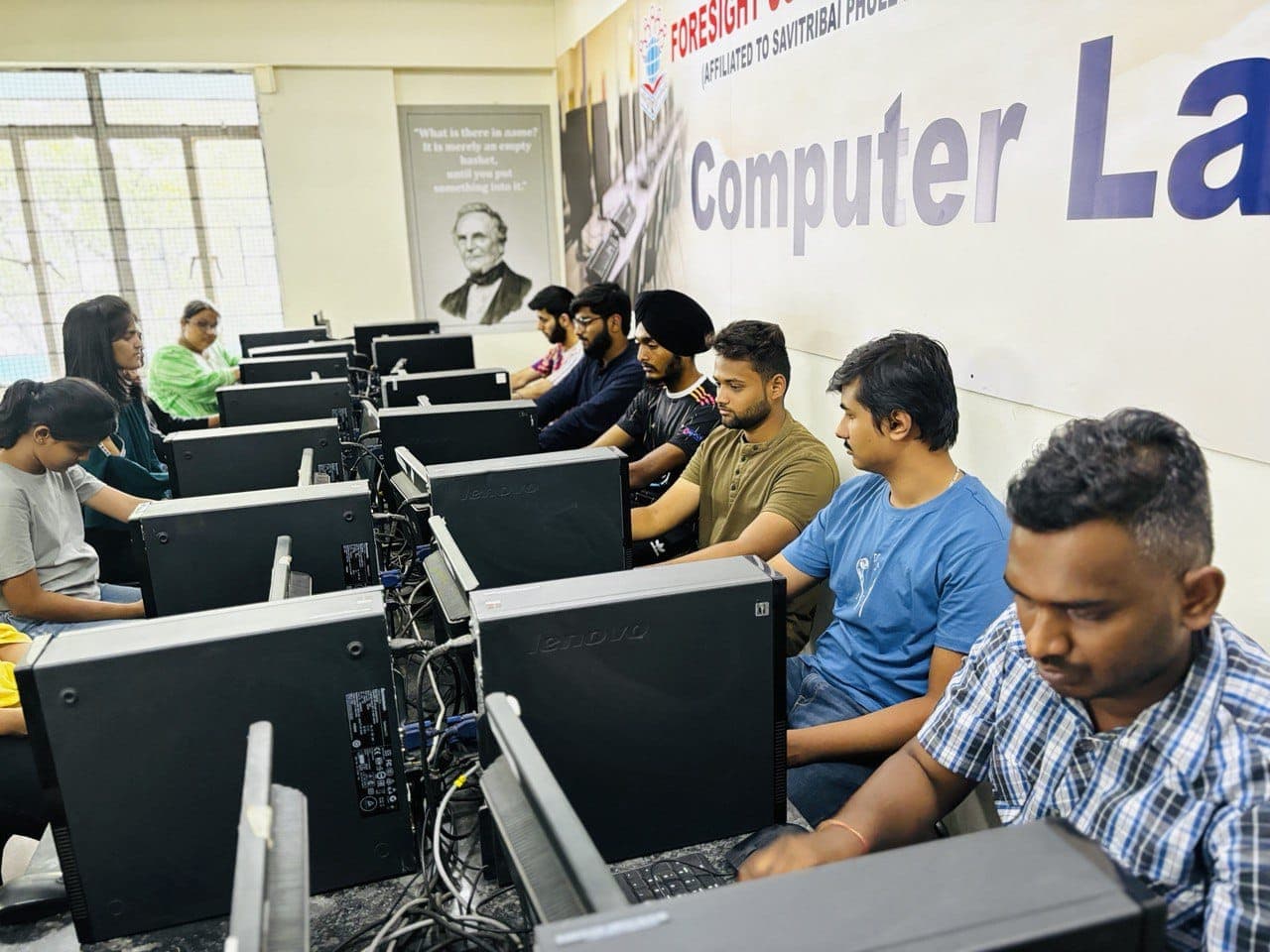 Students working at the FCC Computer Lab