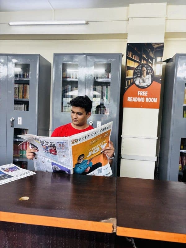 A student in the FCC free reading room